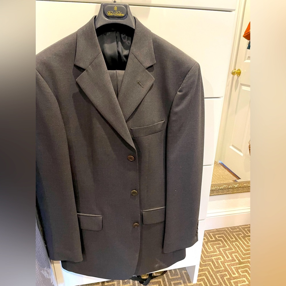 Brooks Brother Gray Men’s Suit - Coat is 40R, Trousers 31 W, 30 inseam